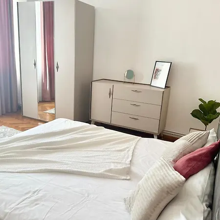 Апартаменти Charming 3br Ateneu Center Бухарест